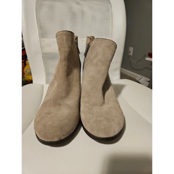 Kenneth Cole Reaction Mightiest Taupe Suede Bootie size 9 - Picture 6 of 9